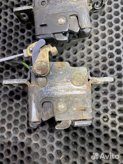 Замок крышки багажника Ауди 80 B4 Audi 80 Avant