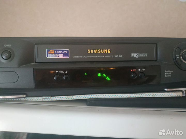 Видеомагнитофон и видеокассеты