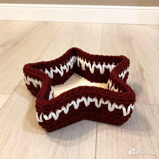 Вязанные корзинки, ёлки, сапожки, рождественские В