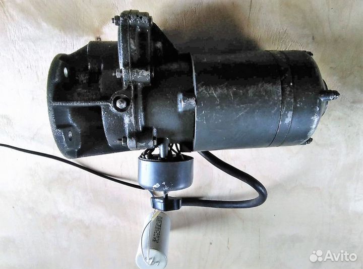 Электродвигатель с редуктором