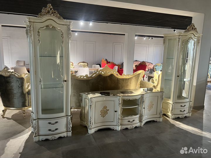 Шкаф витрина