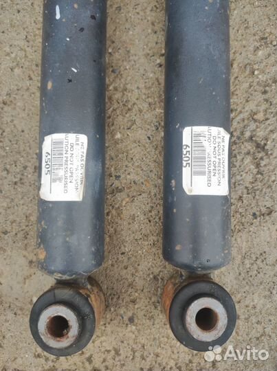 Задние стойки Peugeot 207