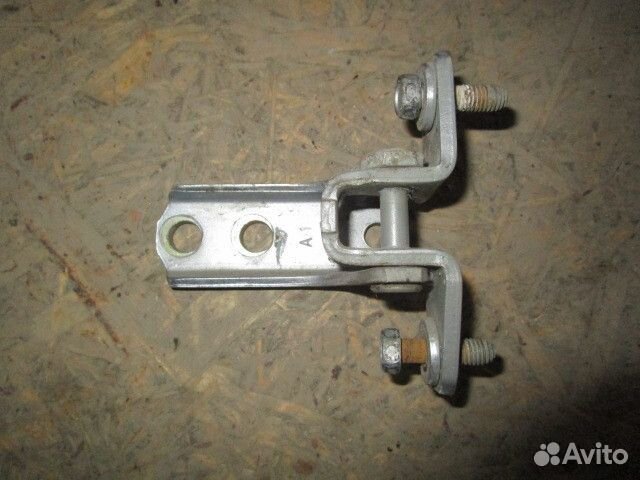 Петля двери задней левой нижняя Mitsubishi Lancer