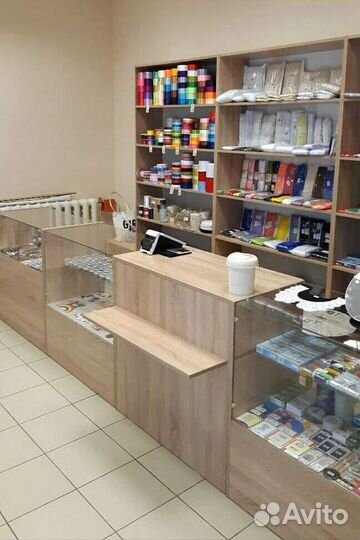 Стеллажи, прилавки, витрины