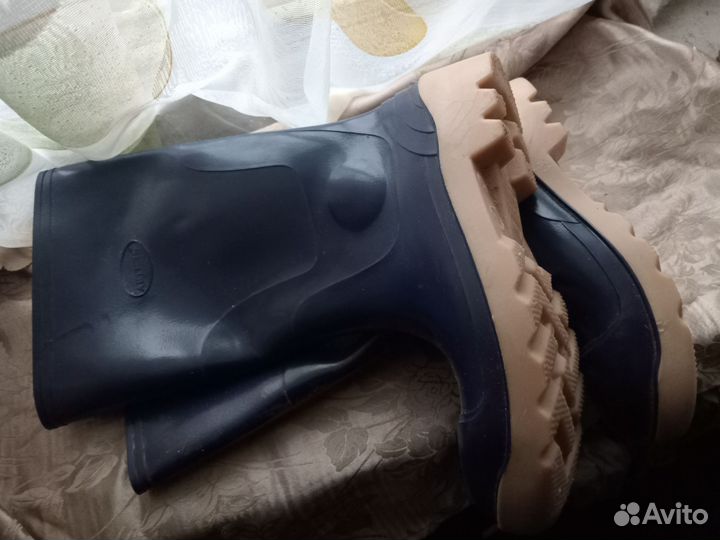 Резиновые сапоги