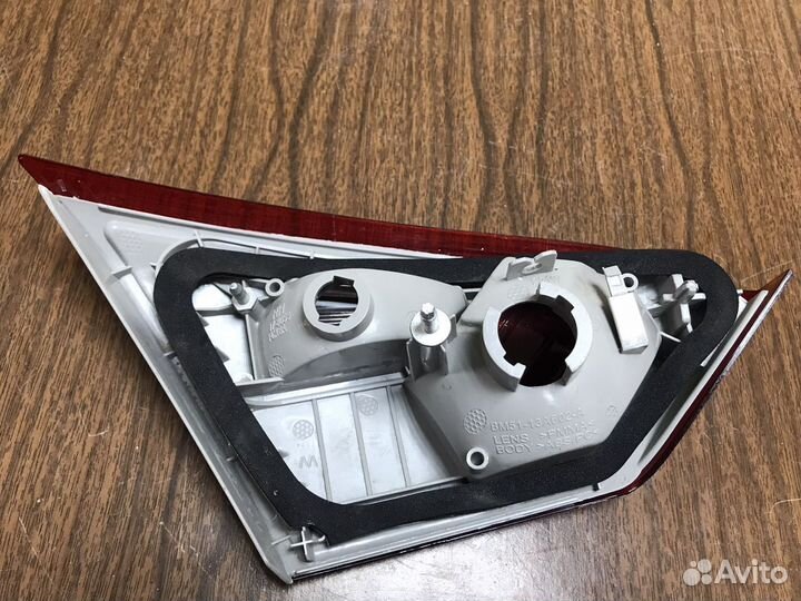 Фонарь задний правый внутренний Ford Focus 3 седан