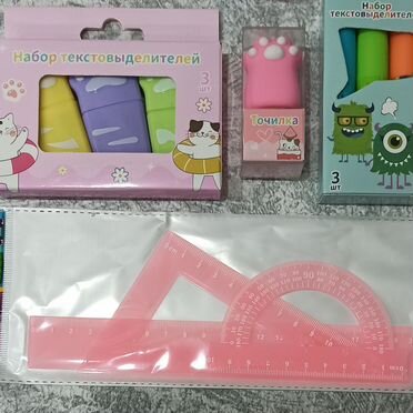 Блокноты ручки фломастеры карандаши в школу