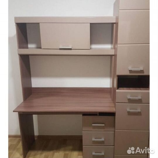 Стол письменный 