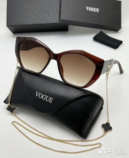 Солнцезащитные очки Vogue