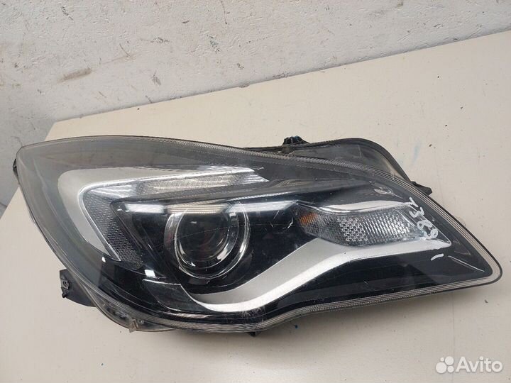 Фара (передняя) правая Opel Insignia
