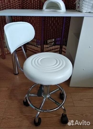 Стул для мастера педикюра, косметолога