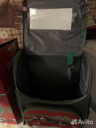 Рюкзак для первокласника с жесткой спинкой