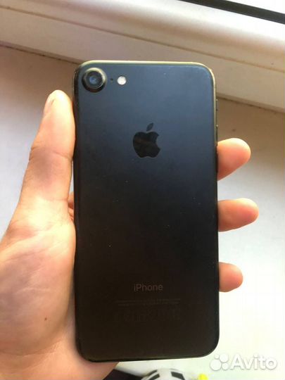 Телефон iPhone 7