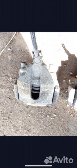 Суппорт задний правый левый volvo xc90