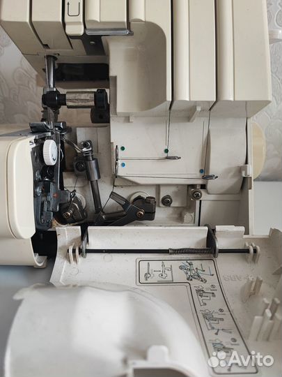 Швейная машинка оверлок