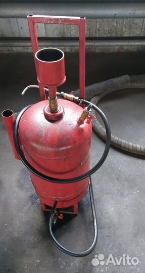 Емкость для заказчки масла в агрегаты