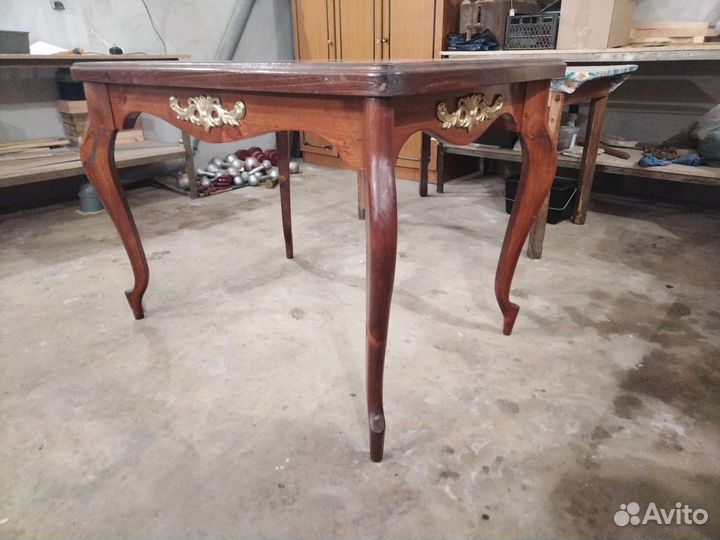 Кухонный стол