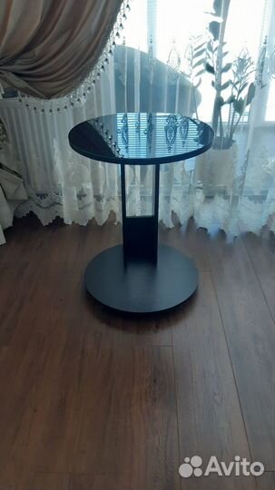 Журнальный столик на колесиках