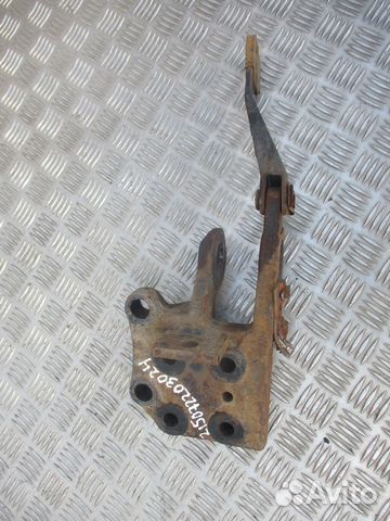 Кронштейн торсиона правый Mercedes-Benz A930317214