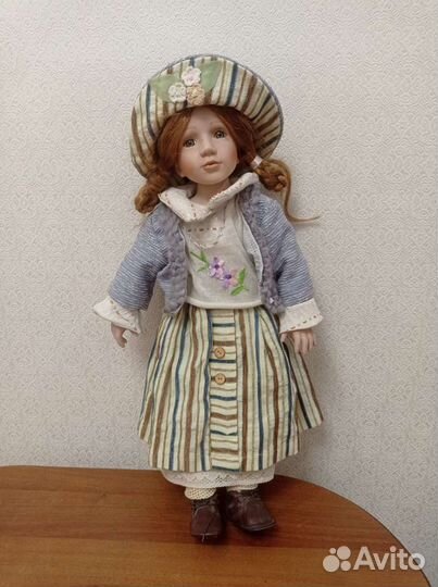 Кукла фарфоровая коллекционная