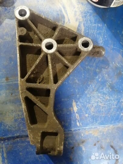 Кронштейн к задней опоре двигателя Опель астра H