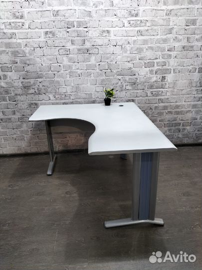 Стол компьютерный угловой