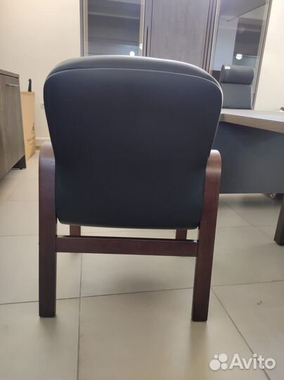 Офисное кресло