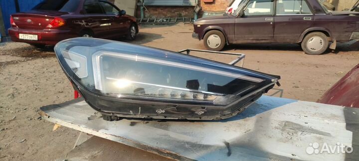 Фара передняя правая Nissan Tucson