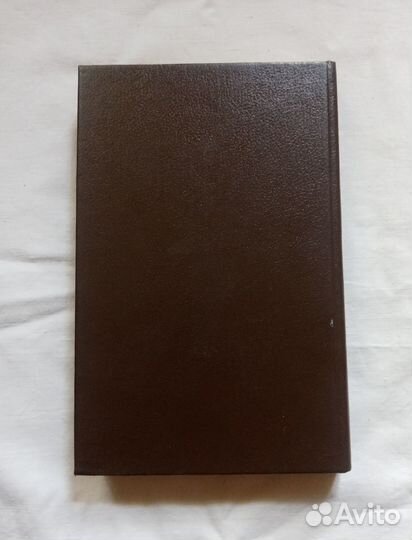 Книга Домоводство. Рукоделие. 320 стр