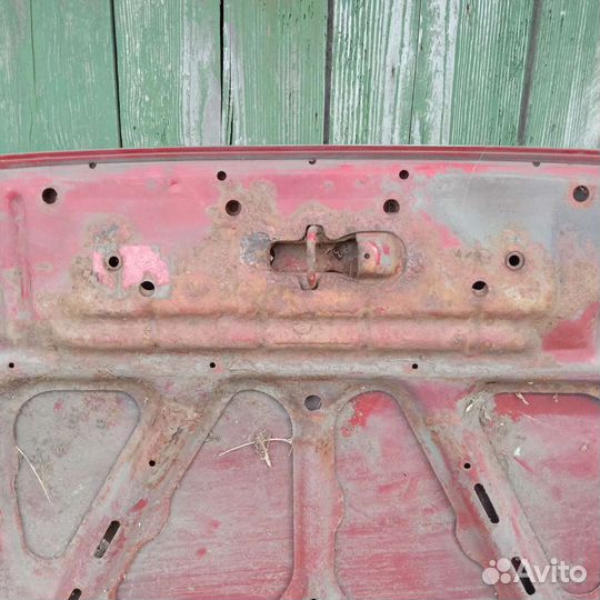 Капот вроде с Toyota Celica, 1987 г. точно не знаю