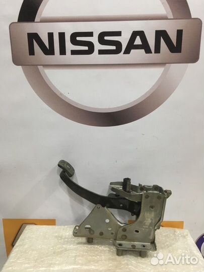 Педаль тормоза Nissan tiida