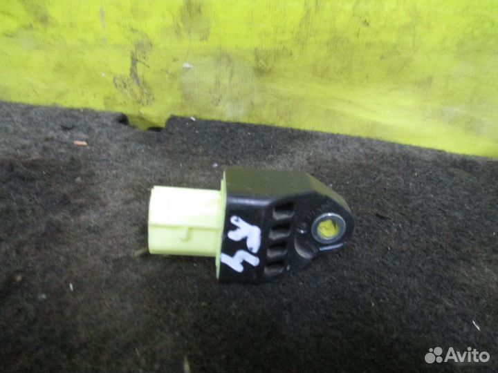 Датчик удара Toyota Rav 4(30) v2.0 4wd