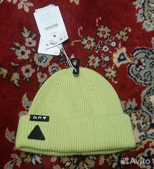 Новая женская шапка Bershka (M)