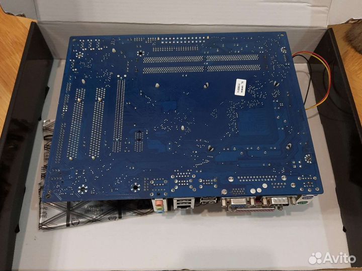 Материнская плата с процессором и памятью