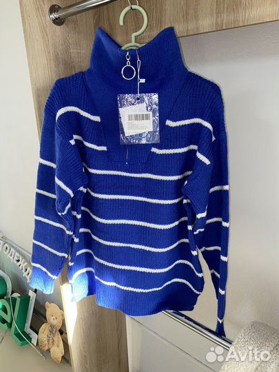 Свитер в полоску женский