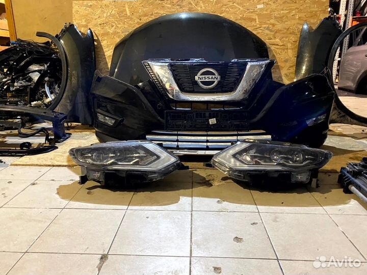 Передняя часть автомобиля Ниссан х-трейл т32