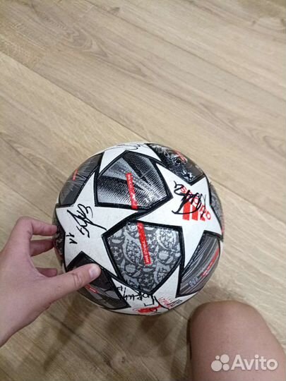 Футбольный мяч adidas лига чемпионов 2021