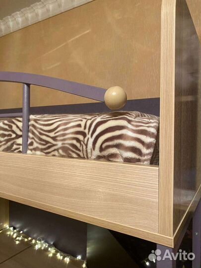 Кровать-чердак со школьными уголком, как новая