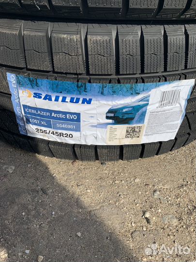 Sailun Ice Blazer Arctic EVO 255/45 R20 105T