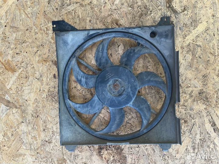Вентилятор охлаждения радиатора двигателя левый