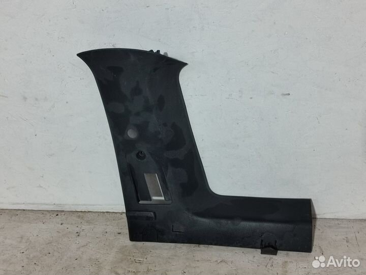 Обшивка задней стойки правая LADA Largus