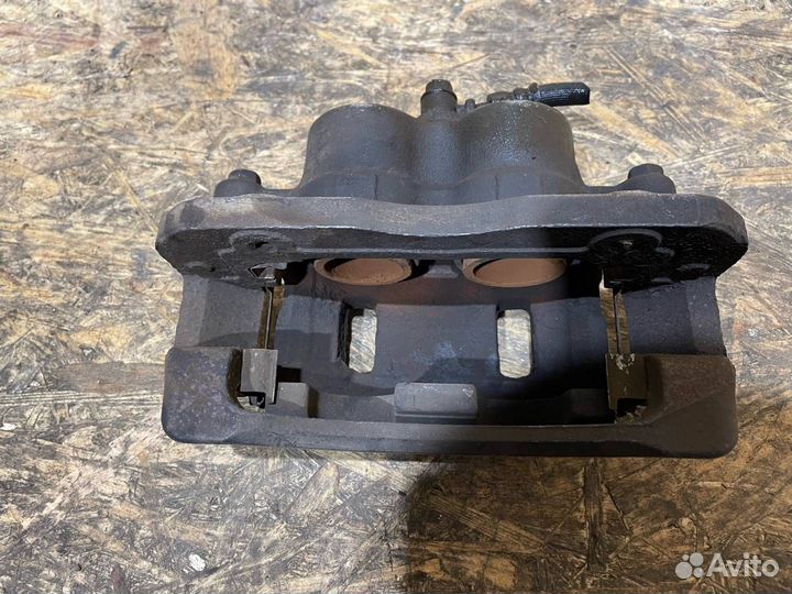 Суппорт тормозной передний правый Hyundai Santa Fe