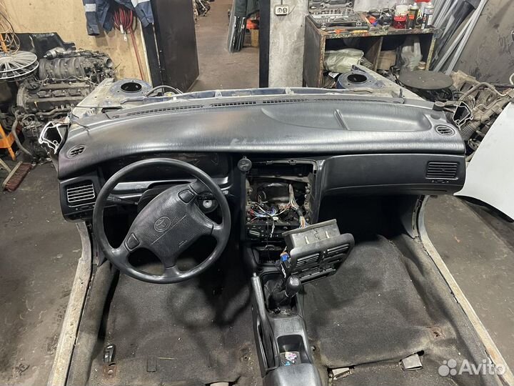 Toyota Carina E торпедо с подушкой