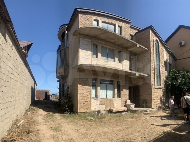 Дом 387,3 м² на участке 9 сот.