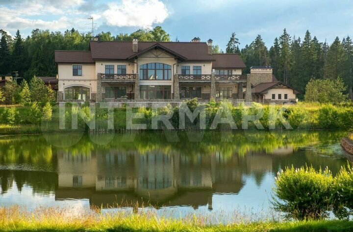 Дом 1250 м² на участке 50 сот.