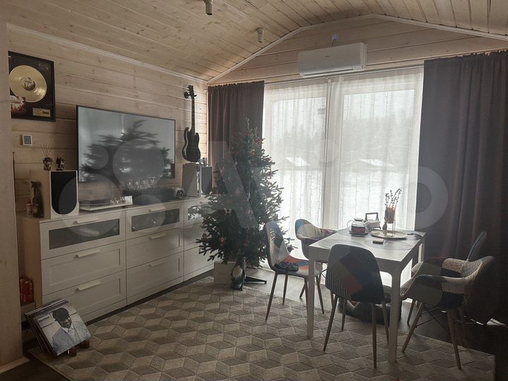 Дом 58 м² на участке 9 сот.