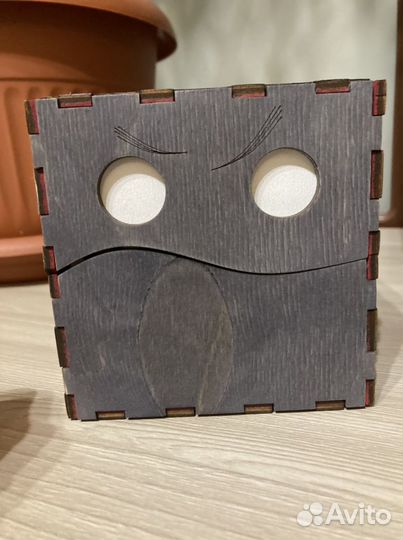 Деревянная шкатулка