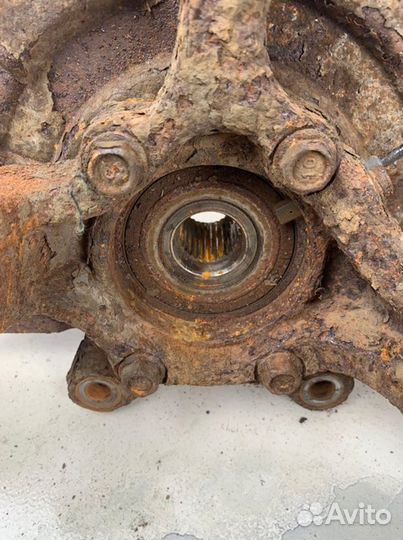 Кулак поворотный передний правый Suzuki Grand