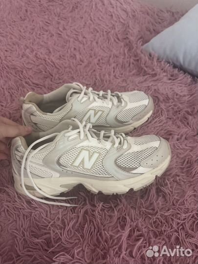 Кроссовки женские