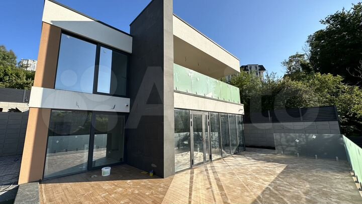 Дом 296 м² на участке 5,2 сот.